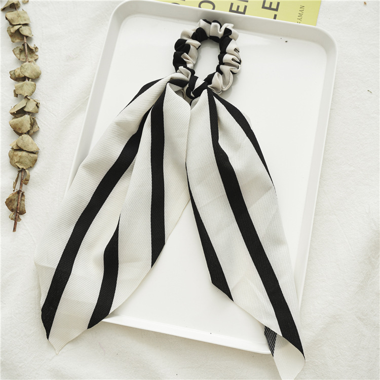 New Black And White Long Large Intestine Ring Streamer - Image 3