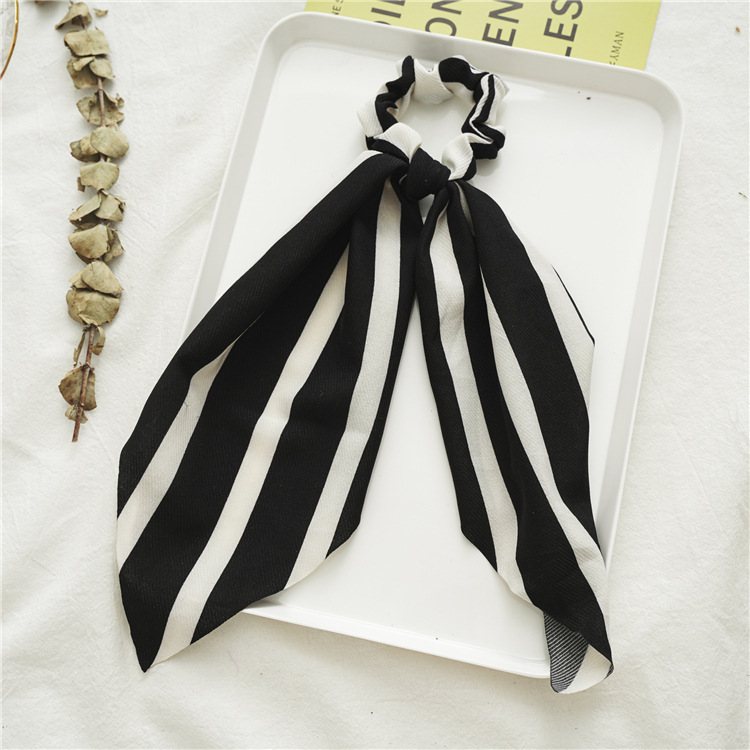 New Black And White Long Large Intestine Ring Streamer - Image 5
