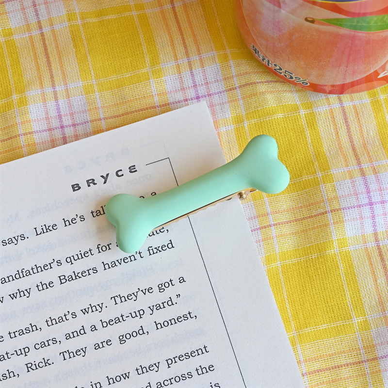 Minimalist Bangs Clip Hair Accessory - Image 6