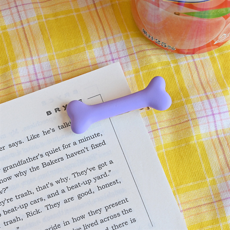 Minimalist Bangs Clip Hair Accessory - Image 4