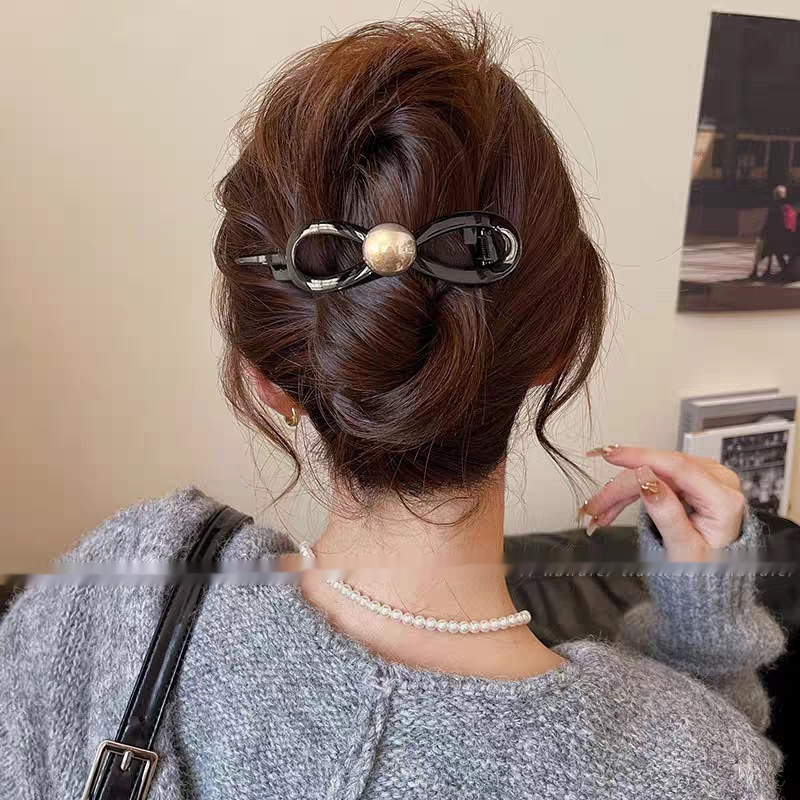 Hair Clip For The Back Of The Head A Subtly Luxurious - Image 4