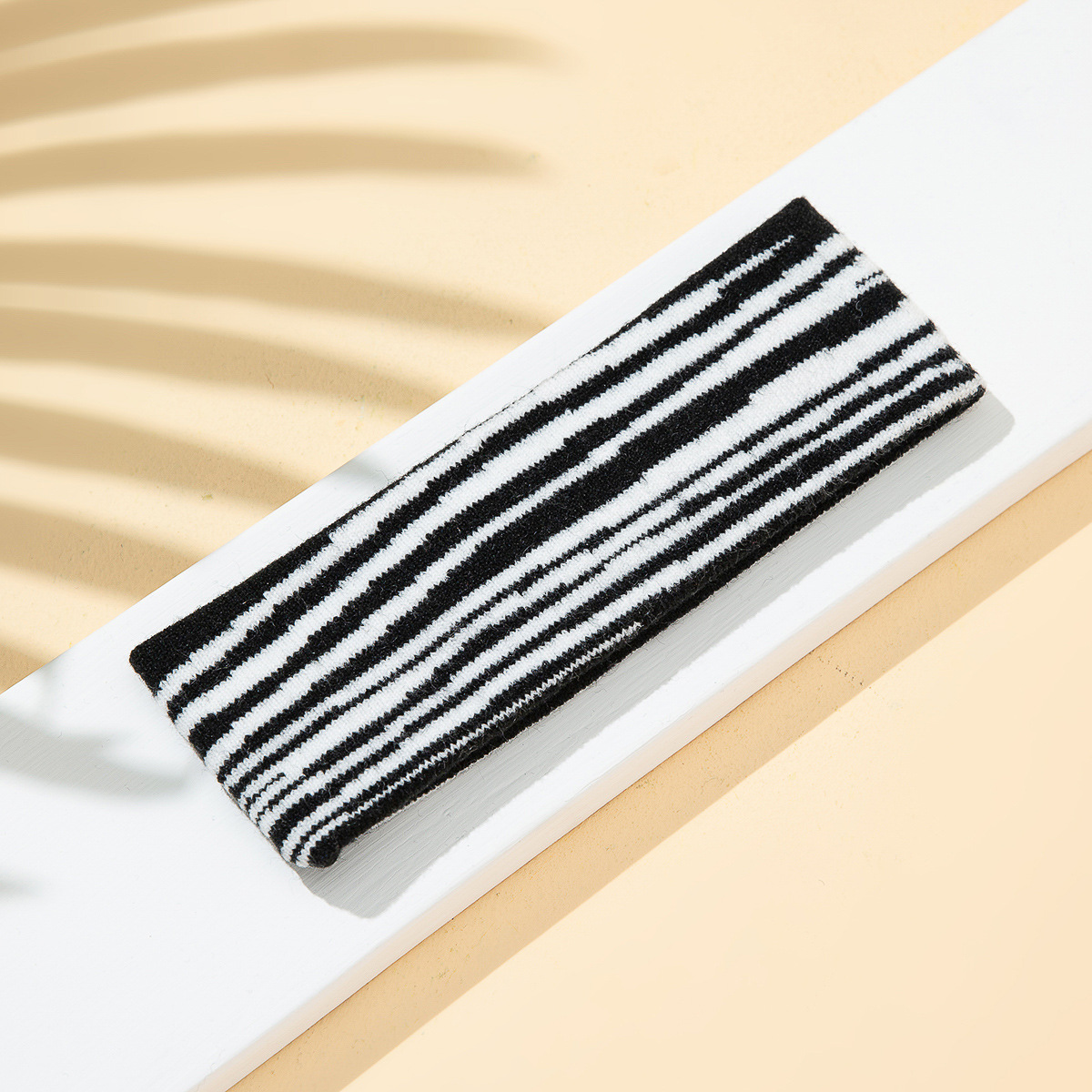 Elastic And Sweat-absorbing Panda Cows Pattern Sports Knitted Hair Band - Image 2