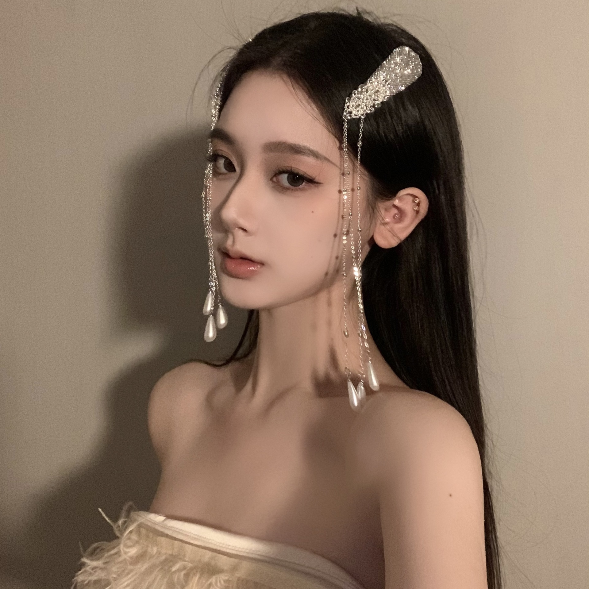 Affordable Luxury Pearl Waterfall Tassel Hair Clip - Image 4